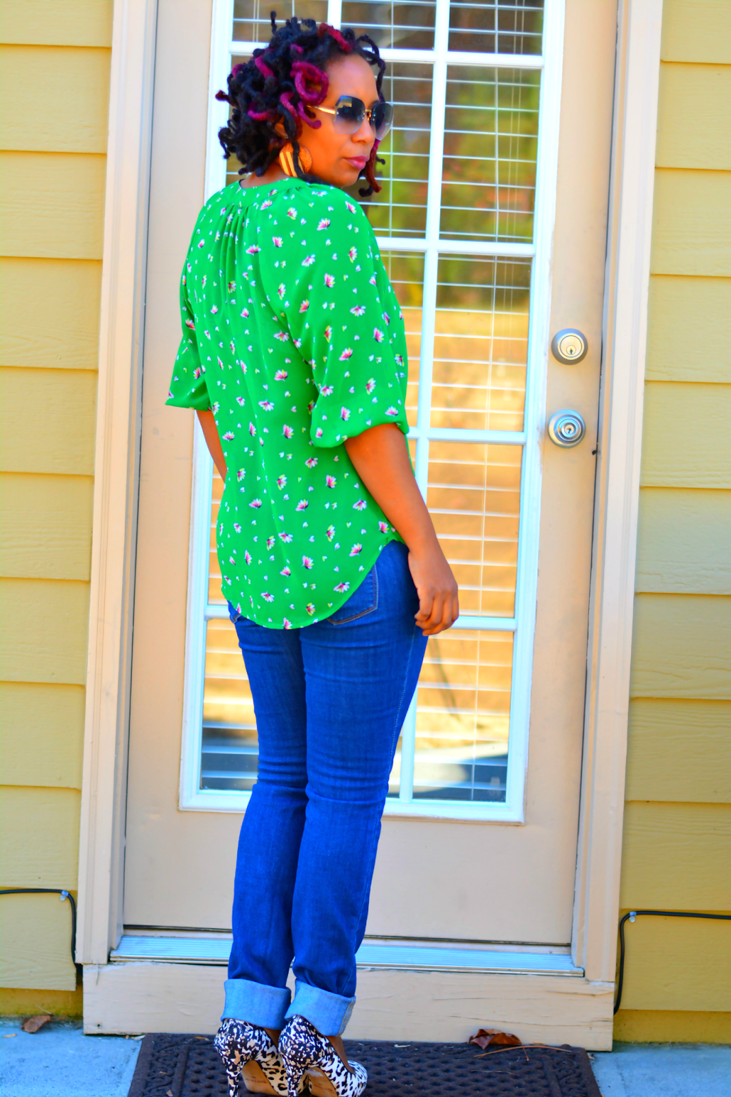 what to wear with green blouse