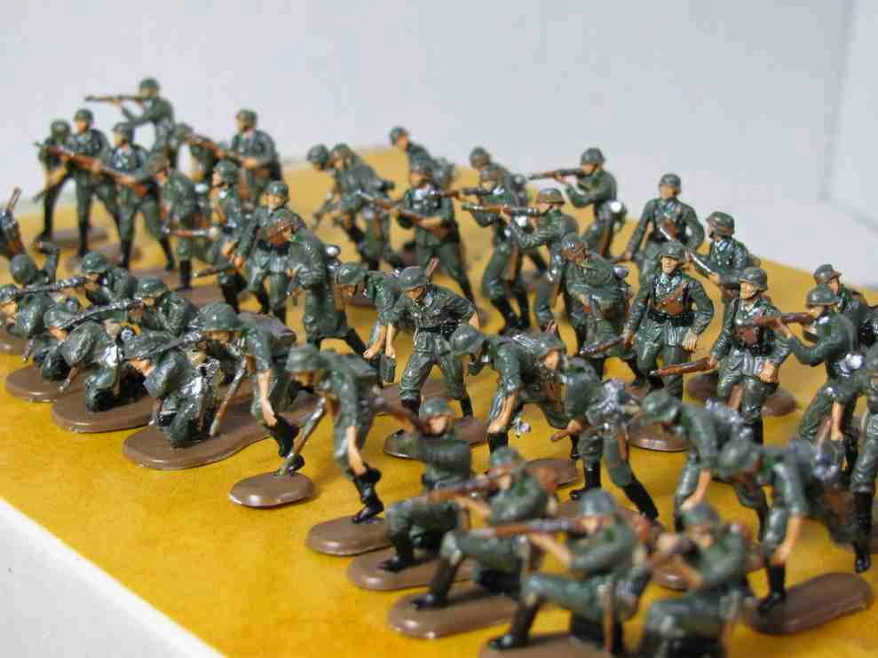 collect and paint figures 172 REVELL 02511 German Armoured Infantry