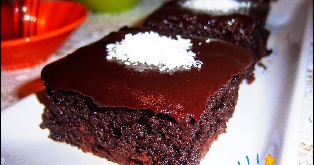 EZELLE ÇİKOLATA SOSLU ISLAK KEK