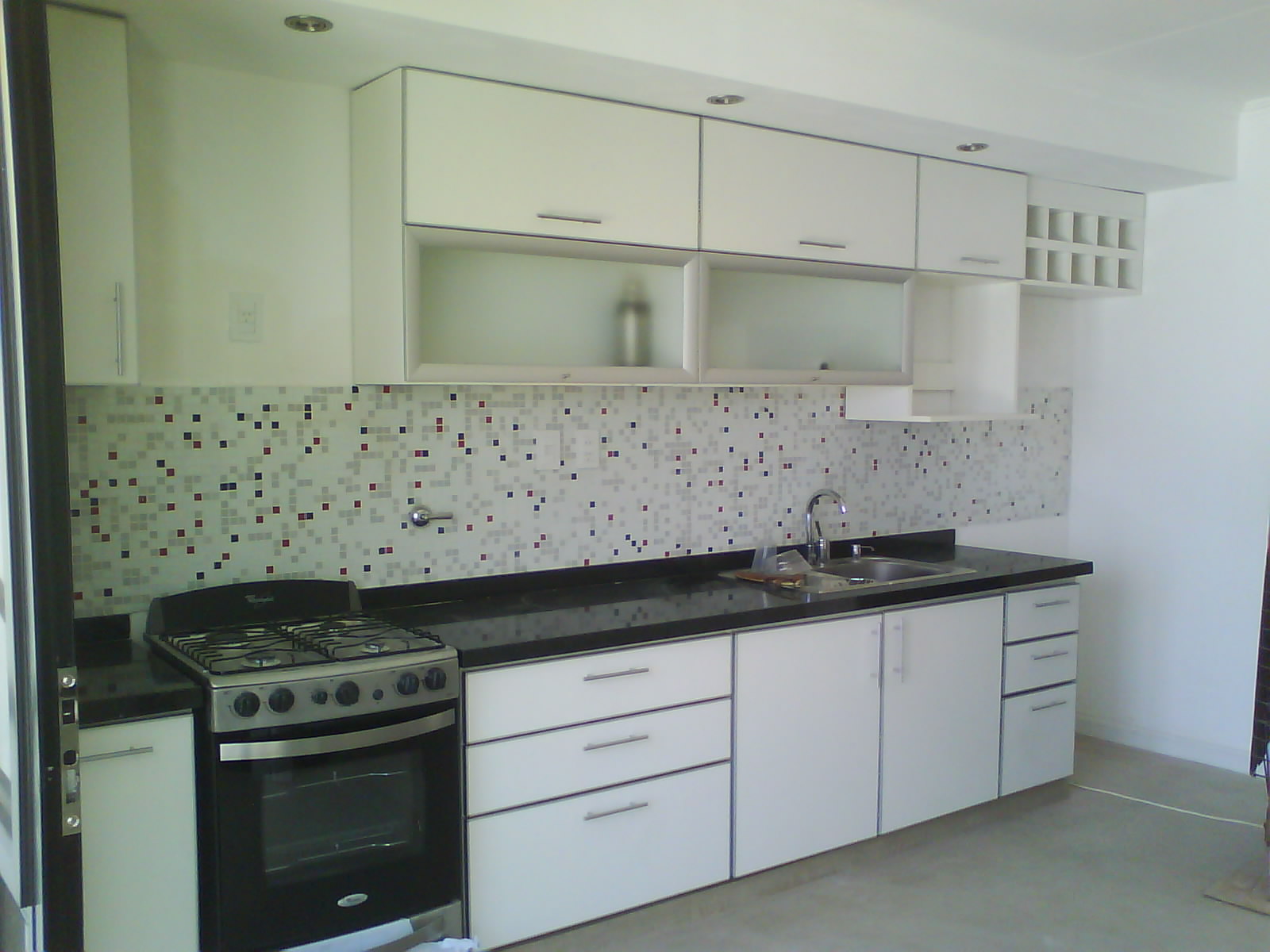 Color blanco, tapacanto de aluminio,puertas de alacenas con aluminio y Color blanco, tapacanto de aluminio,puertas de alacenas con aluminio y