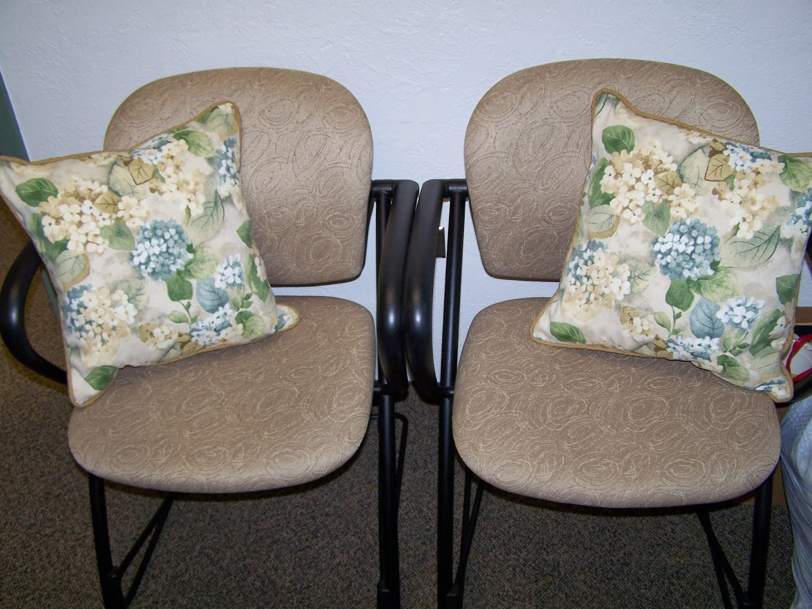 sewcreatelive Sewing a Pillow with a Cording Edge and Invisible Zipper