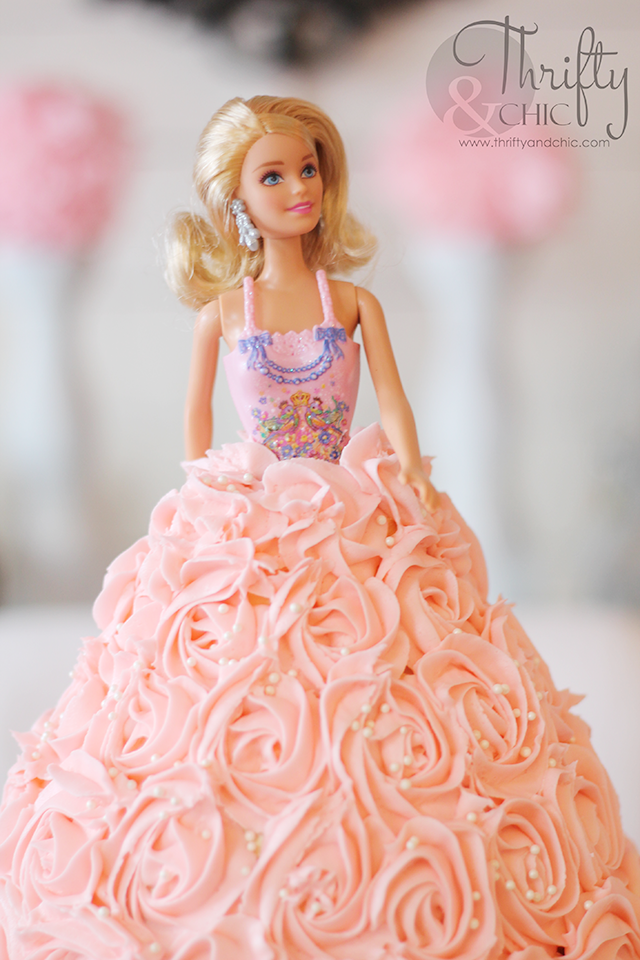 Cute Barbie birthday party ideas. Great ideas to turn your house into a real life Barbie dream house!