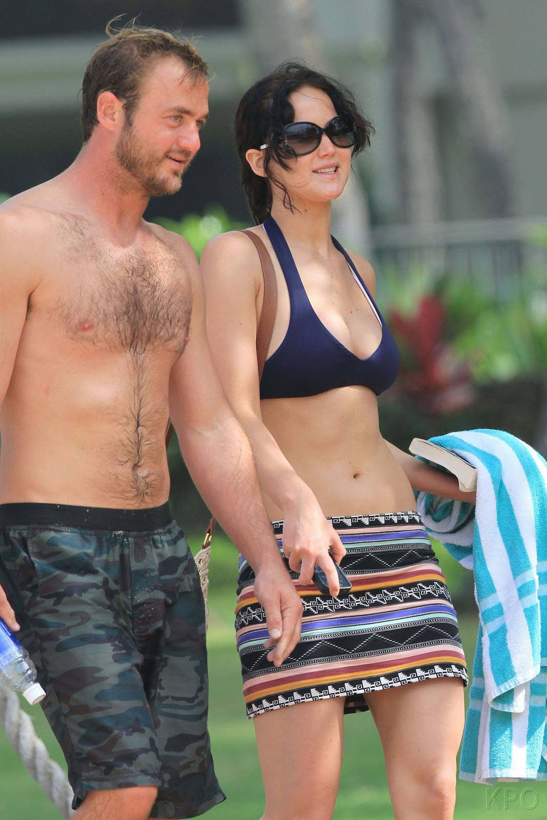 http://4.bp.blogspot.com/-awCNA8-JFUg/UK8QCAFy2JI/AAAAAAAALvg/A9sNynjhPz4/s1600/Jennifer%2BLawrence%2B-%2Bwearing%2Ba%2Bbikini%2Btop%2Bat%2Ba%2Bbeach%2Bin%2BHawaii%2B2.jpg