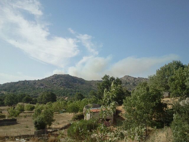 El  humo del fuego se divisaba desde la practica totalidad de la comarca