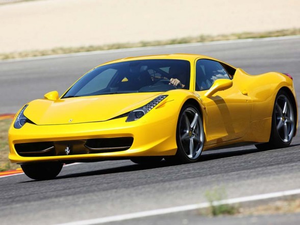 2011-Ferrari-458-Italia-Aerodynamic-Body-588x441.jpg