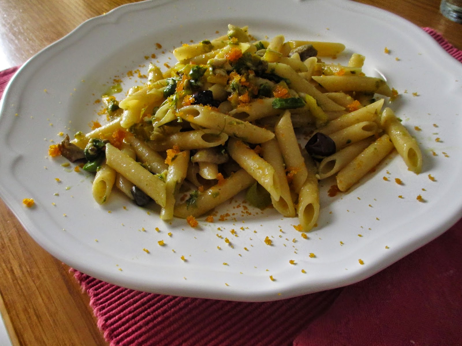 penne con pescespada, zucchine, pecorino e bottarga