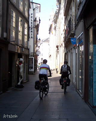 Atravesando Lugo por la Rúa de San Pedro