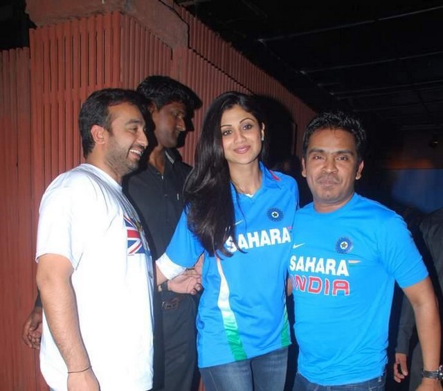 Photos  Bollywood Celebs Celebrates India Vs Sri Lanka World Cup Final  release images