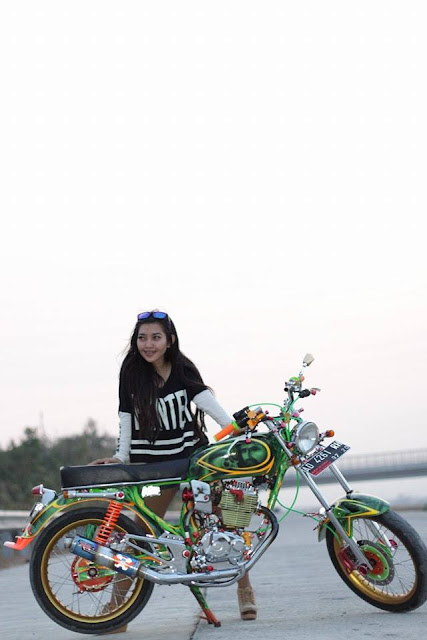 Motor Cantik foto foto cewek cantik dengan motor cb modifikasinya Motor Cantik foto foto cewek cantik dengan motor cb modifikasinya