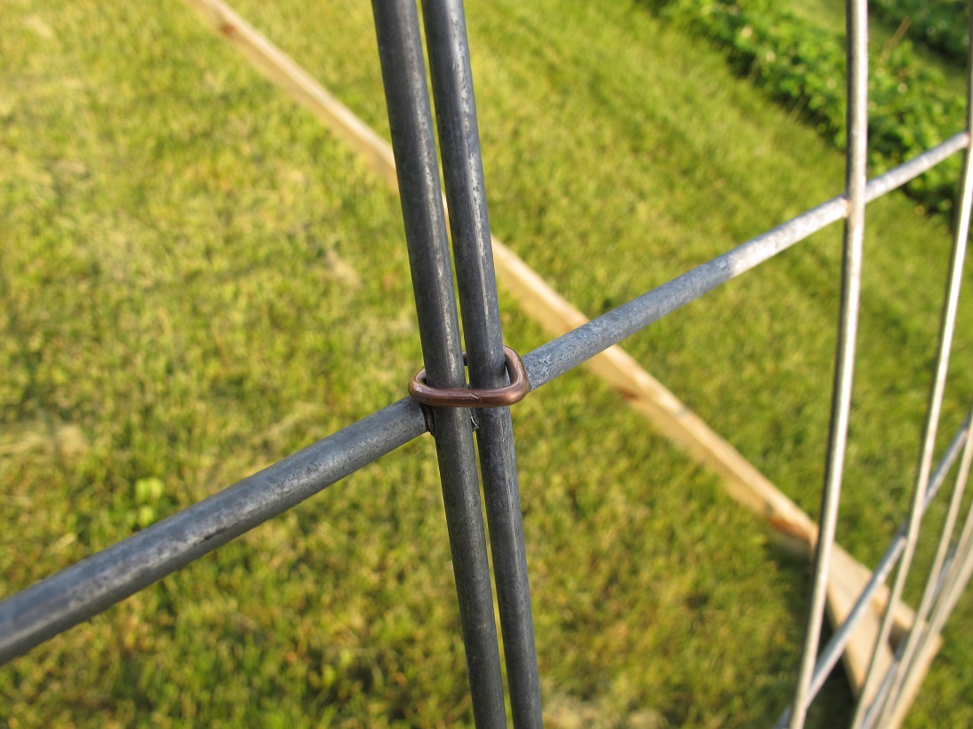 How Do You Connect Cattle Panels Together: Expert Tips