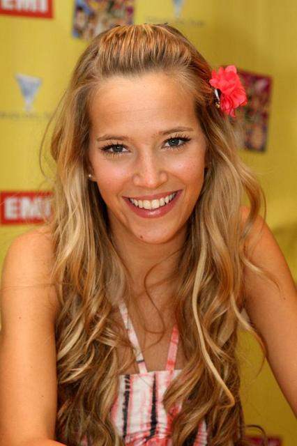 FOTOS DE LUISANA LOPILATO DE ERREWAY fotos de luisana lopilato de erreway: