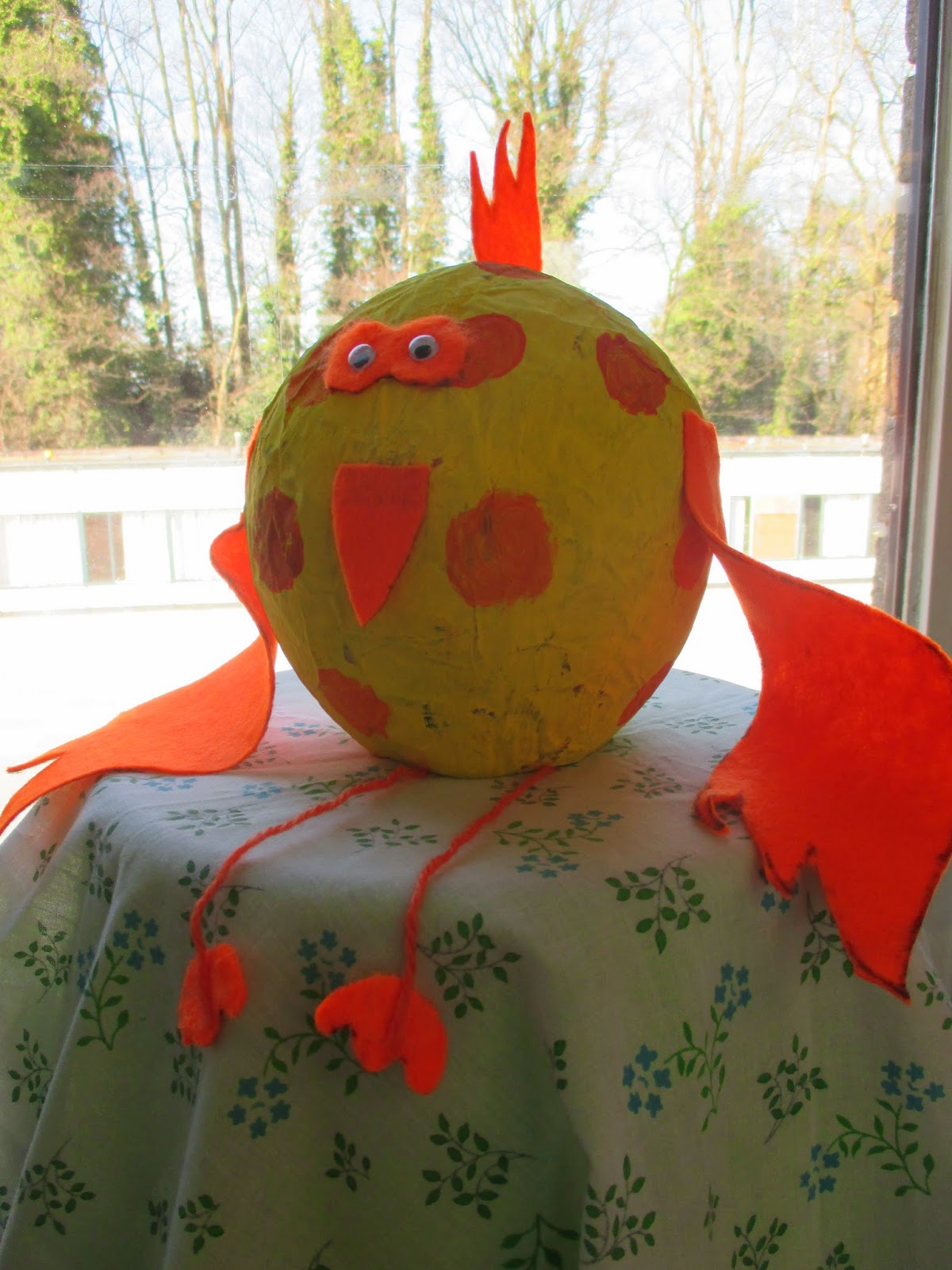 Welkom op de blog van juf Elke °°° PAASKIPPEN VAN PAPIER MACHE (van