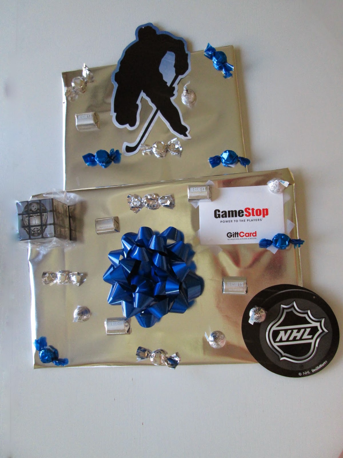 roommom27 Hockey Themed Gift Wrap