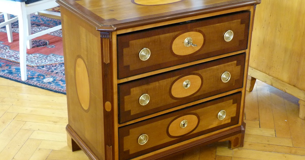 Antike Möbel: Empire Kommode um 1820
