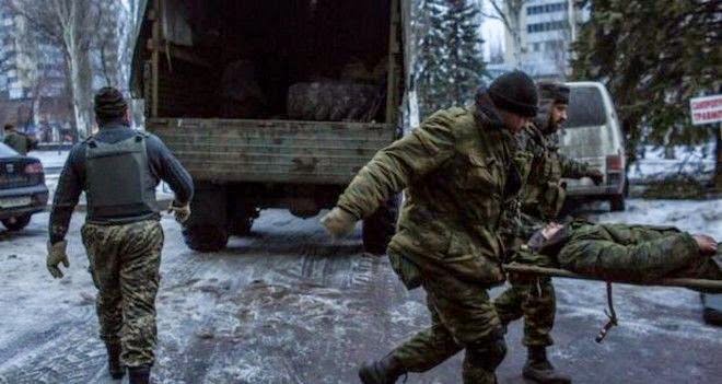 Τριάντα άνθρωποι σκοτώθηκαν από τους βομβαρδισμούς στη Μαριούπολη marioupoli