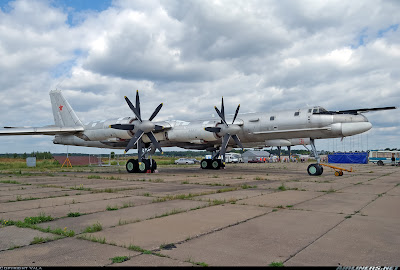 Tupolev Tu-95: o mais fantástico turboélice da história Tupolev+tu-95+landed