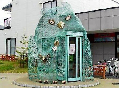 18 Creative and Unusual phone Booths (27) 15