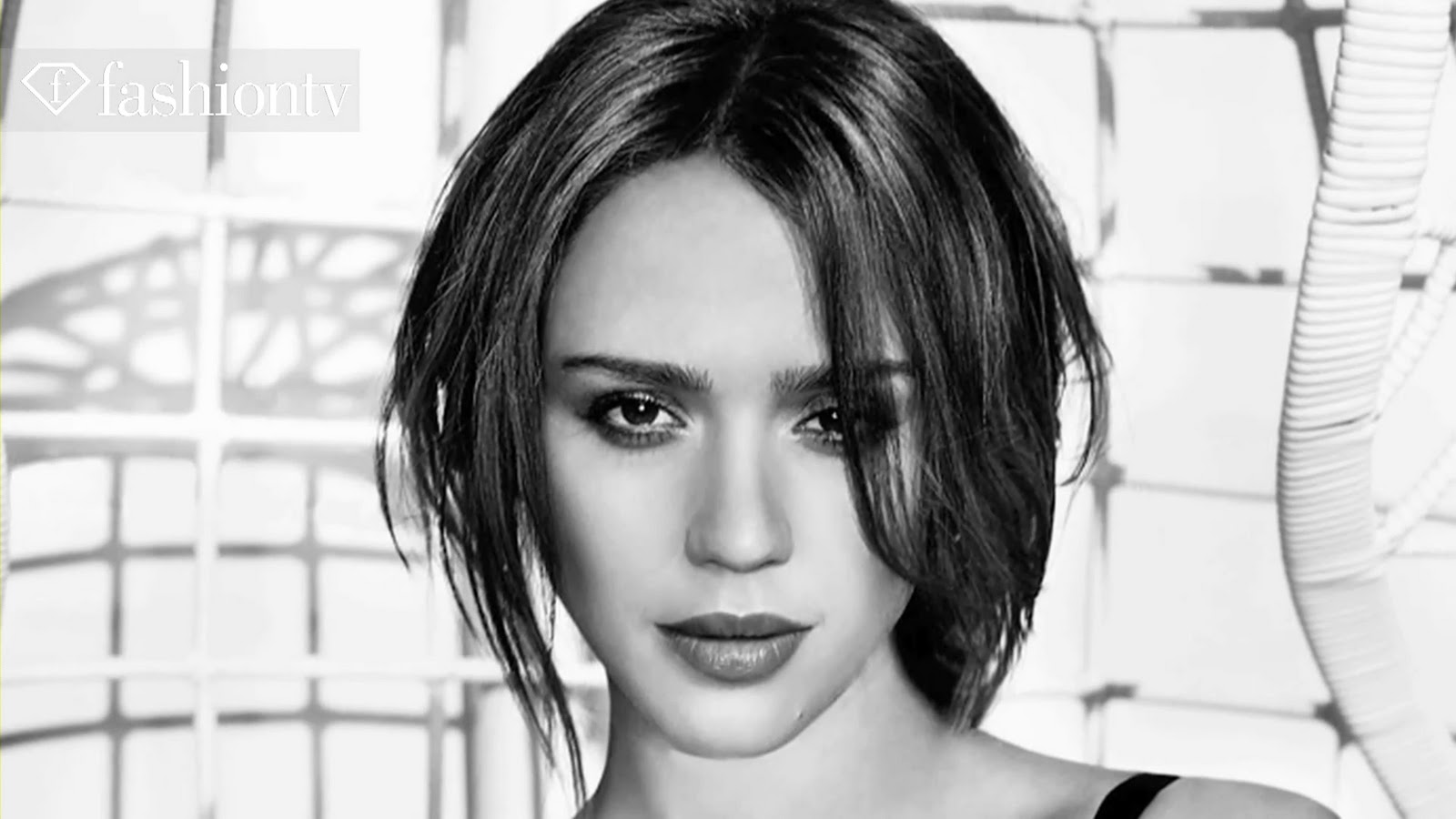 http://4.bp.blogspot.com/-b3ecDspNLzU/TZ65uYoXEUI/AAAAAAAAJGo/nXfvyHMDpHE/s1600/Jessica_Alba_-_Harper%2527s_Bazaar_HD_1080p+%25281%2529.jpg