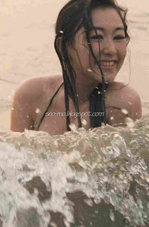 Foto Kathy Indera Renang di Pantai Foto Kathy Indera Renang di Pantai