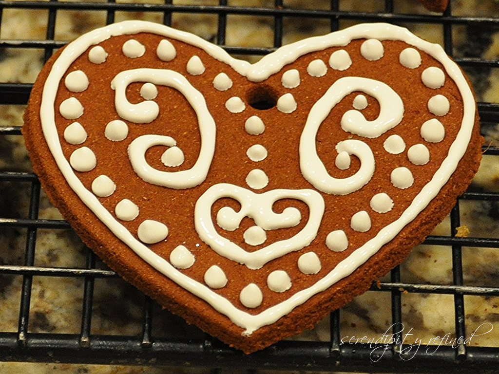 Serendipity Refined Blog Cinnamon, Applesauce and Elmer's Glue Ornament Tutorial