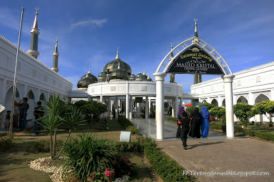 Masjid Kristal Pintu gerbang