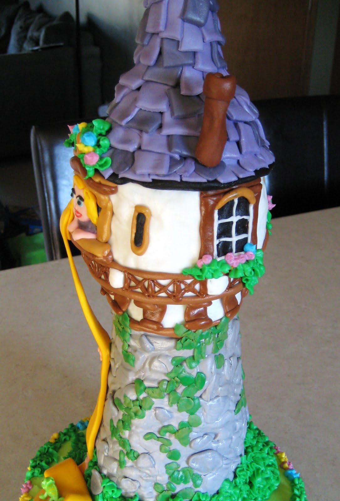 rapunzel tangled cake