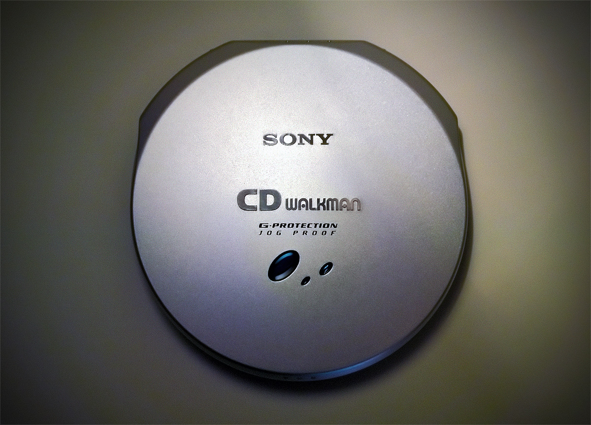 Sony D-EJ 915: they should have kept the "Discman" lettering, it was far more unique.