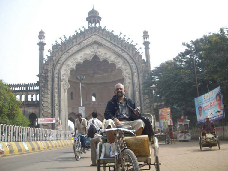 Touring Lucknow in a single day on "Cycle-Rickshaw".(Tuesday 8-11-2011).