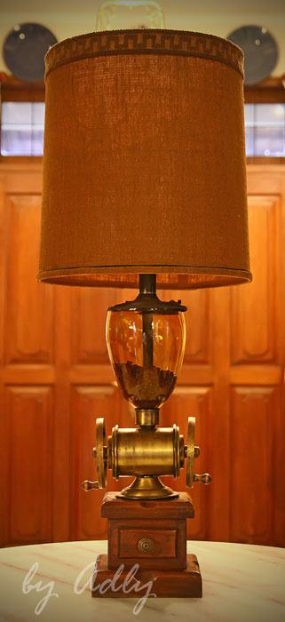 Koleksi Tempo Doeloe Ku: Lampu Meja Unik