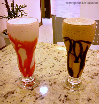 Maná Pizzas e Sobremesas: MIlk-Shakes de Iogurte de Morango e de Alfajor Maná Pizzas e Sobremesas: Milk-Shakes de Iogurte de Morango e de Alfajor