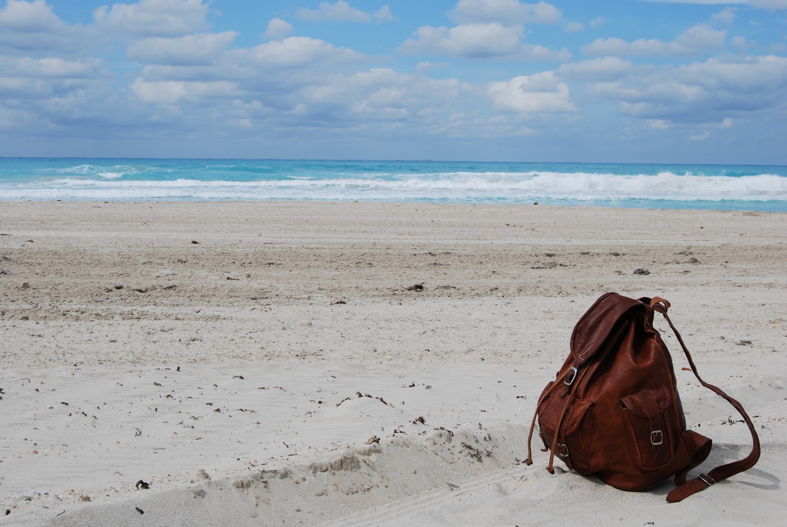 http://4.bp.blogspot.com/-b7CJQKzGRQg/TqLh1T1LrPI/AAAAAAAAEKQ/XDhn-tlWbAc/s1600/Beach.jpg