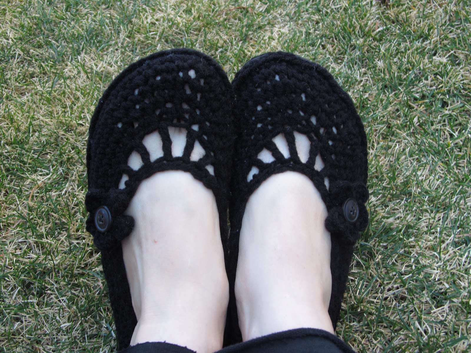 A Crafty Cook: Flip Flop ? Crocheted Flat Tutorial