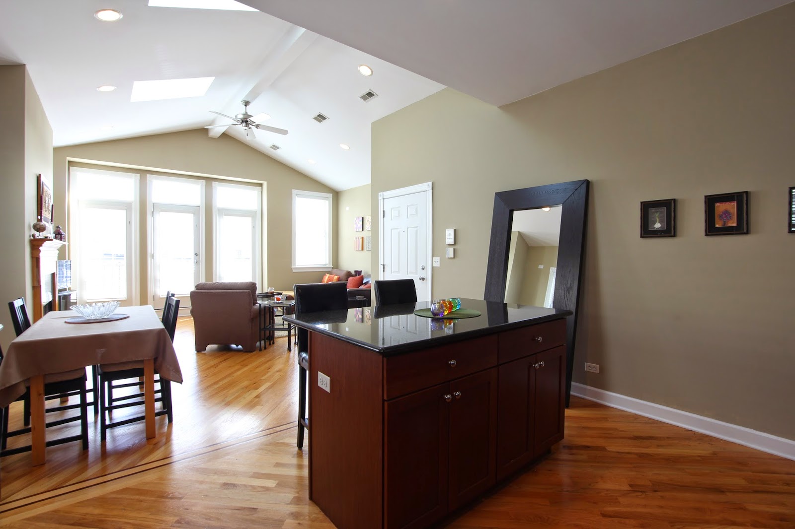 The Chicago Real Estate Local For Sale! Top floor super sunny condo