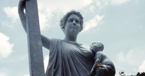 ¡La Muerte os sienta tan bien! La Milagrosa. Necrópolis de Cristóbal