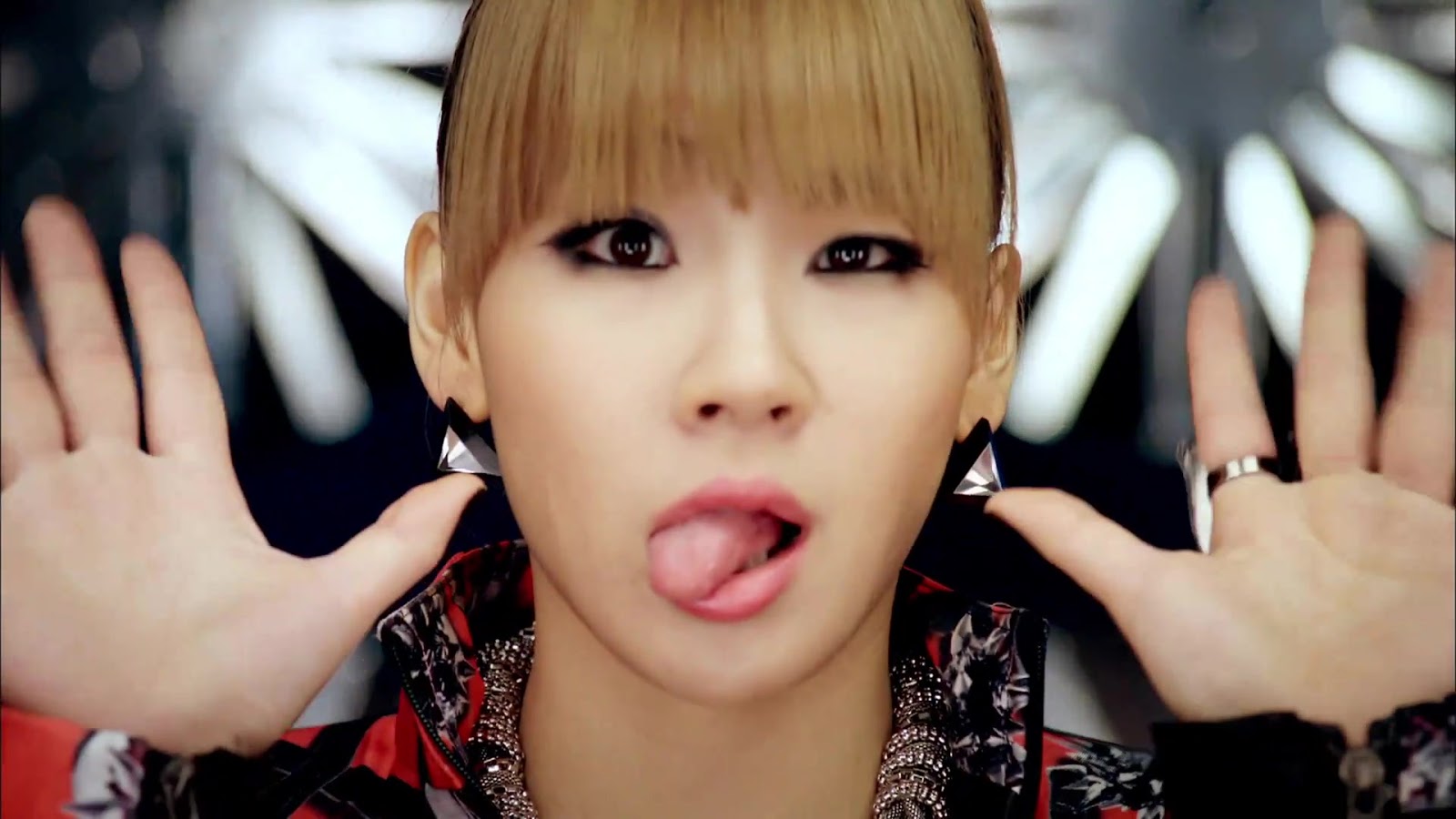 CL-2ne1-32493320-1920-1080.jpg