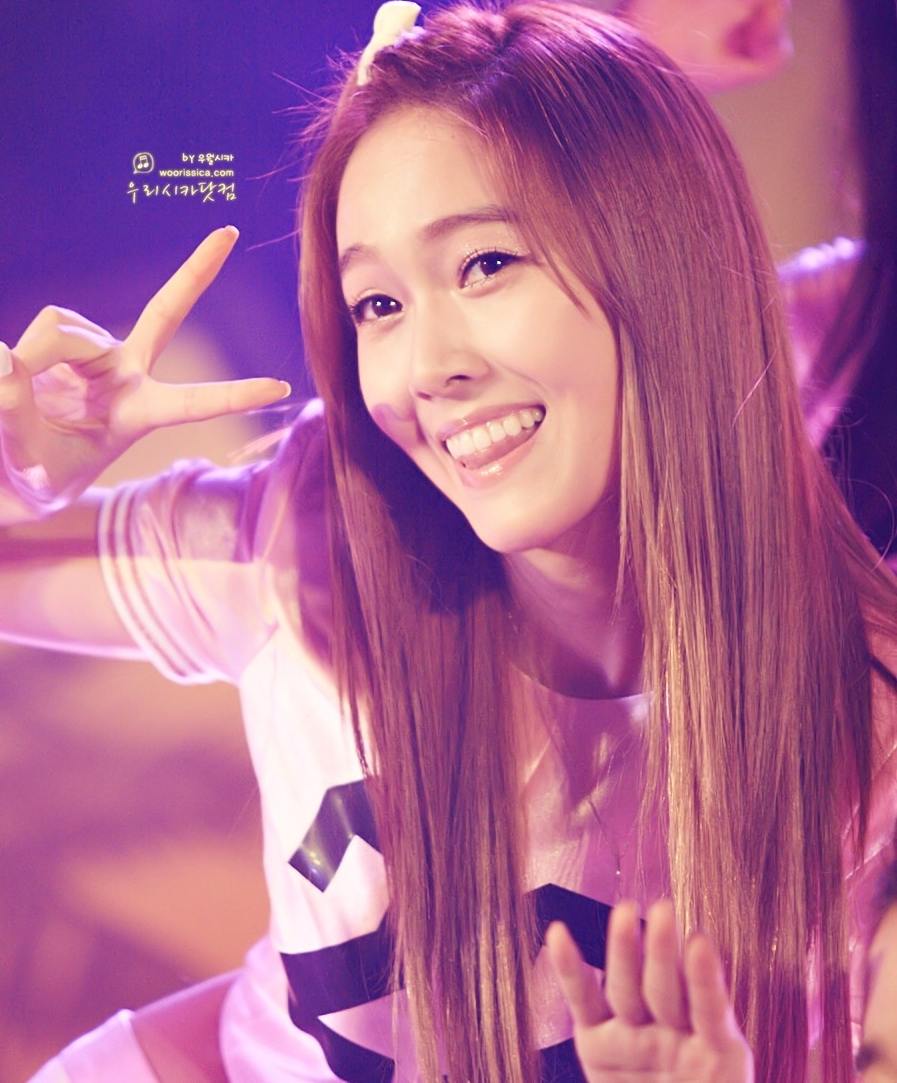 Erin+malik+tindik+lidah