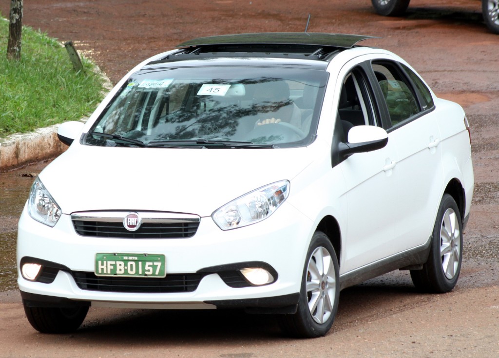 NOTICIAS CAR FIAT GRAND SIENA 2013