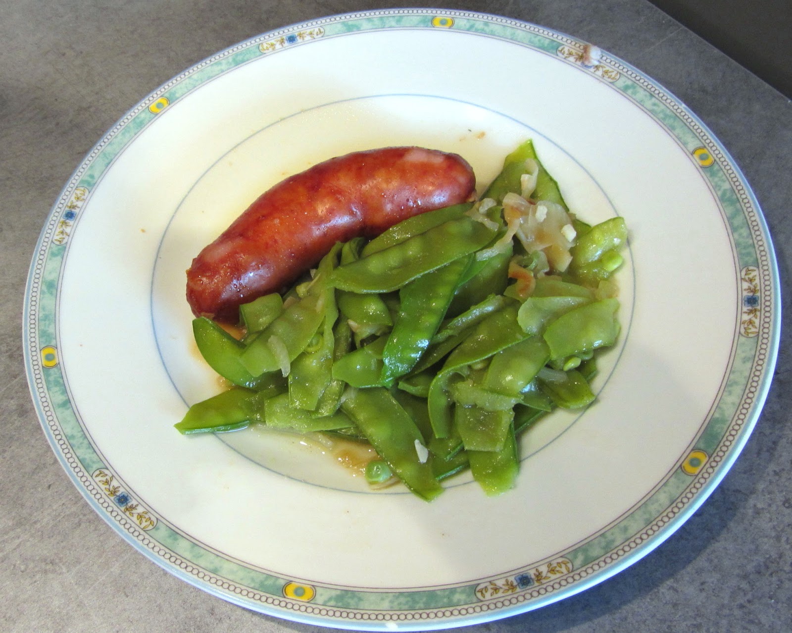 les recettes de Babeth Pois mangetout aux saucisses