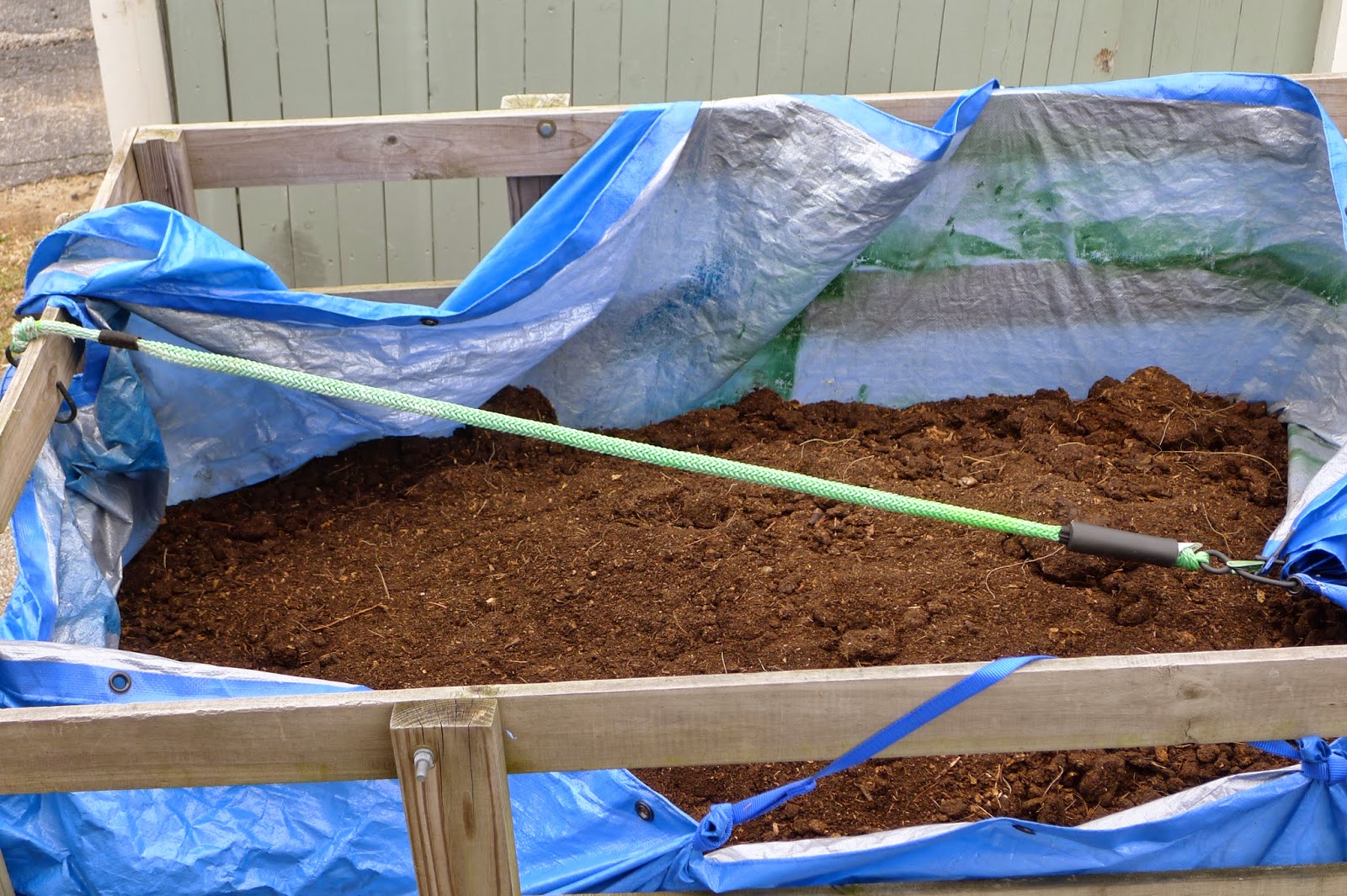 Less Noise, More Green Ten tips on safely using manure to fertilize