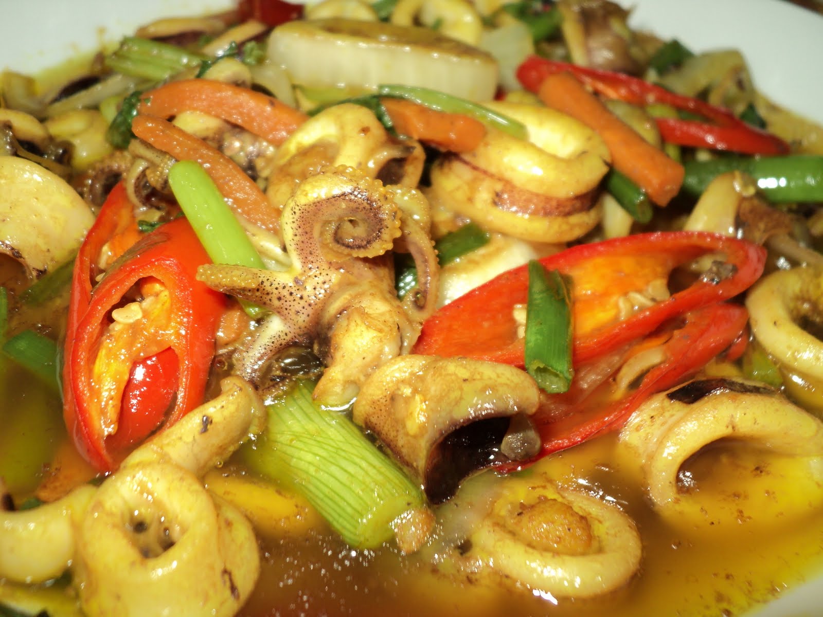 MASAKAN DARI DAPURKU SOTONG GORENG KUNYIT