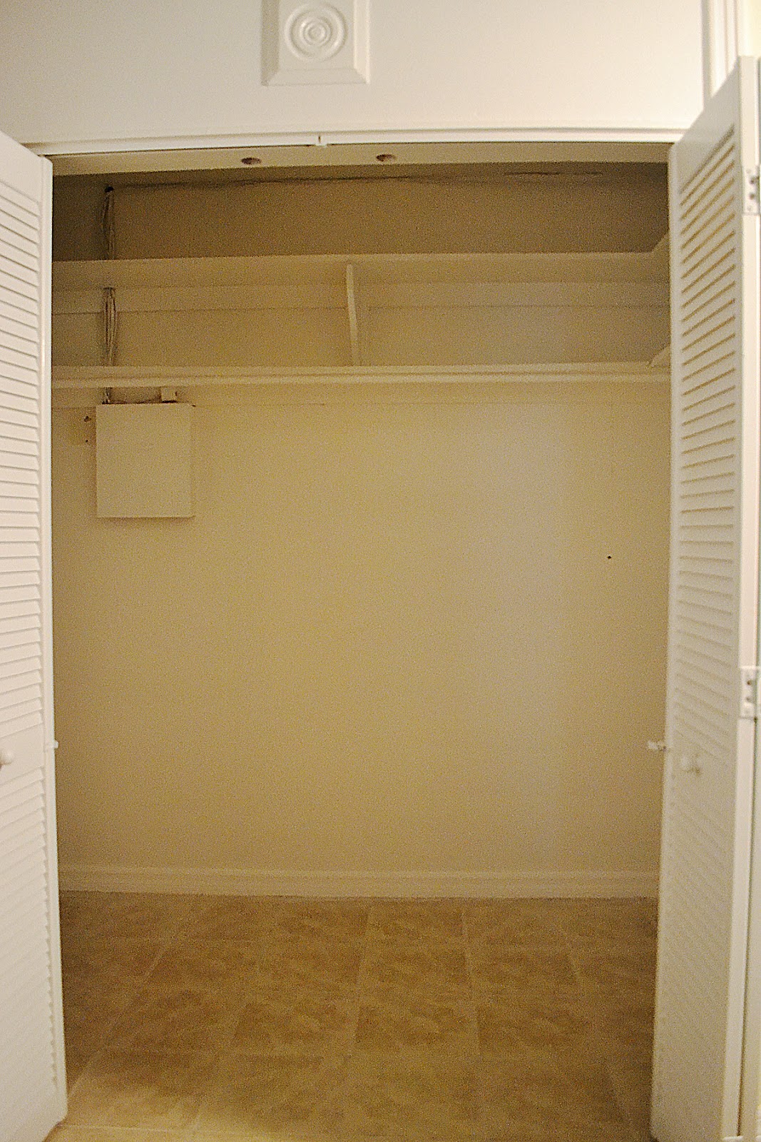 Gallery For > Empty Walk In Closet