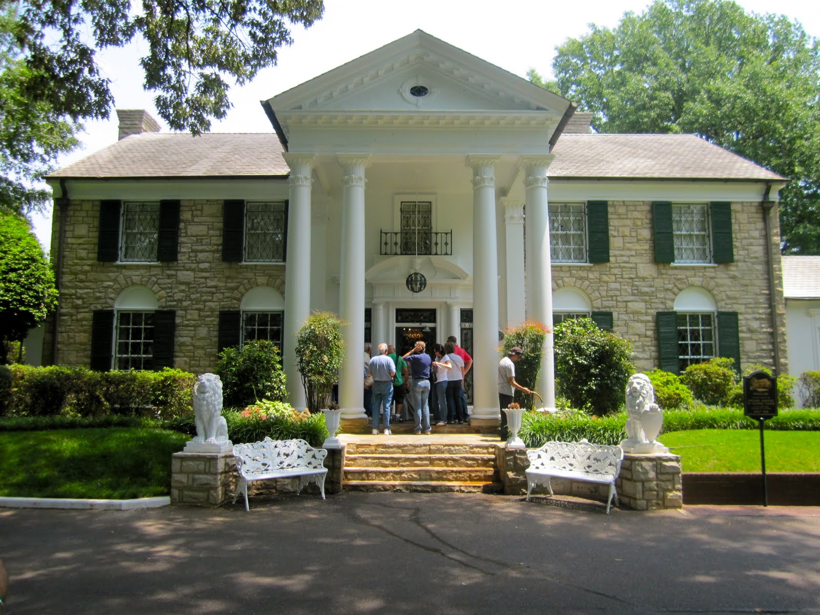 Tim & Mel's Canadian Adventure Graceland the Manor