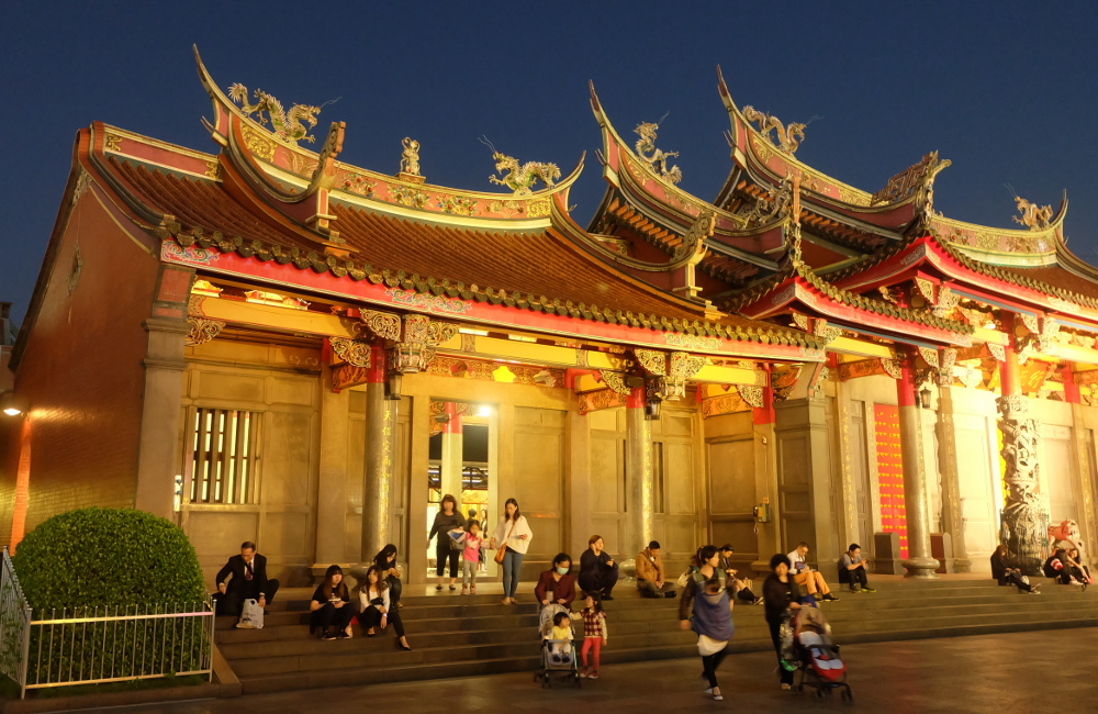 Formosa Guide: Xingtian Temple (行天宮)