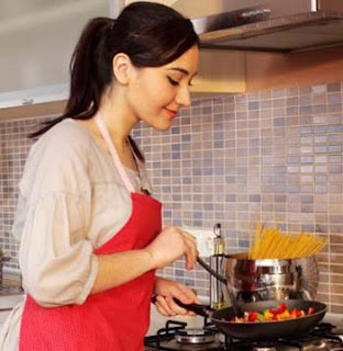 Inilah Saat Saat Dimana Cewek Terlihat Cantik Dan Menggairahkan masak Inilah Saat Saat Dimana Cewek Terlihat Cantik Dan Menggairahkan