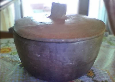 Utilizando a técnica do pot-in-pot para manter a temperatura estável. a mais ou menos 14º C