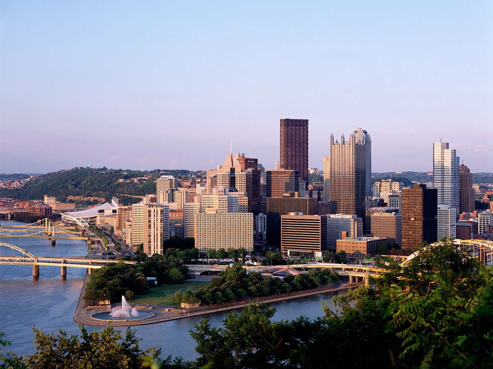 http://4.bp.blogspot.com/-bFyXW0EgJRI/TefMB2vrDcI/AAAAAAAAAlA/K3ak-Mm7ZpA/s1600/Pittsburgh+as+Seen+From+Duquesne+Heights%252C+Pennsylvania.jpg