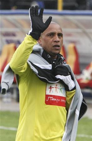 mansour roberto carlos says he will retire at the end of the year roberto carlos retires to become anzhis director 293x450 mansour roberto carlos says he will retire at the end of the year roberto carlos retires to become anzhis director 293x450