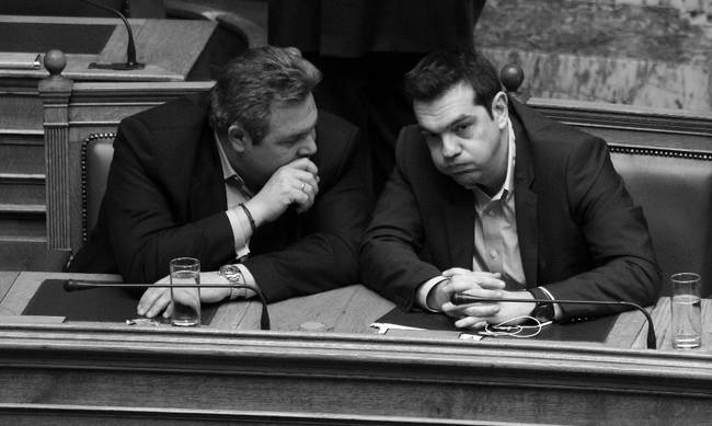 Πολυνομοσχέδιο: Με 153 «μαχαιριές» σκότωσαν το μέλλον της Ελλάδας Πολυνομοσχέδιο: Με 153 «μαχαιριές» σκότωσαν το μέλλον της Ελλάδας