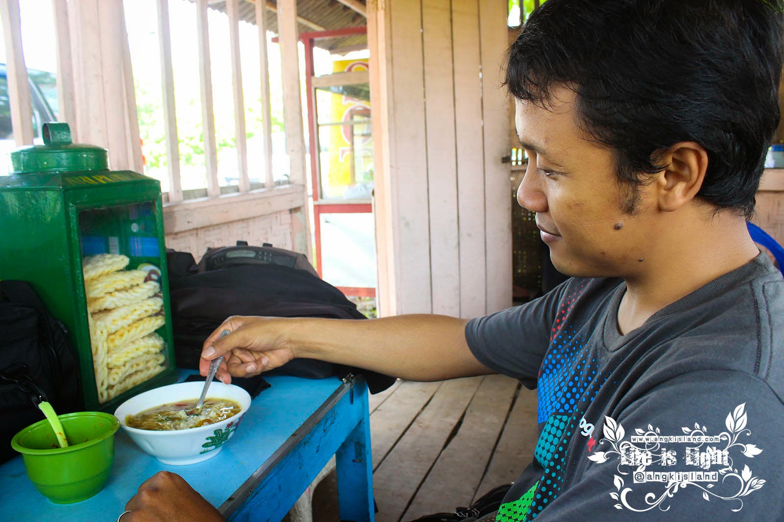 makan soto mas Ramli makan soto
