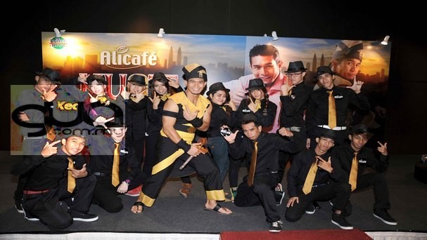 Fahrin Ahmad Seluar Terkoyak Menari Iklan Power Root